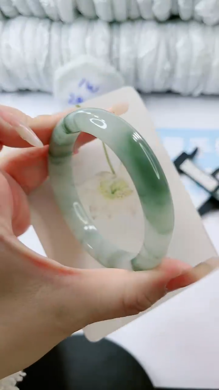 【闪购商品】石英质玉手镯未镶嵌多样性发货V558