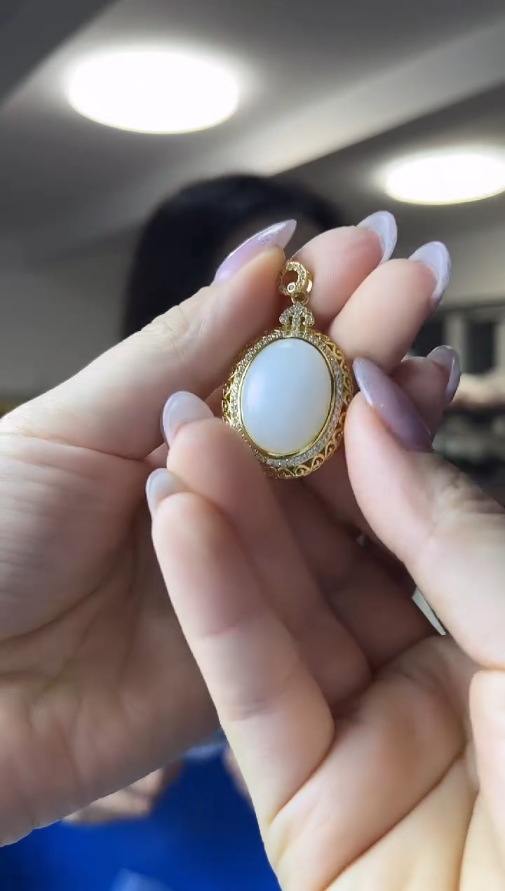 颈饰未镶嵌和田玉微瑕*（多样性发一件）