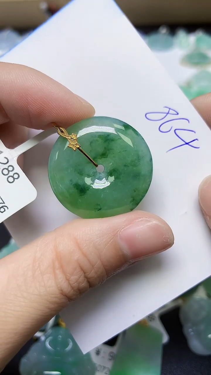 翡翠18K金镶嵌颈饰天然自然緬甸A貨翡翠