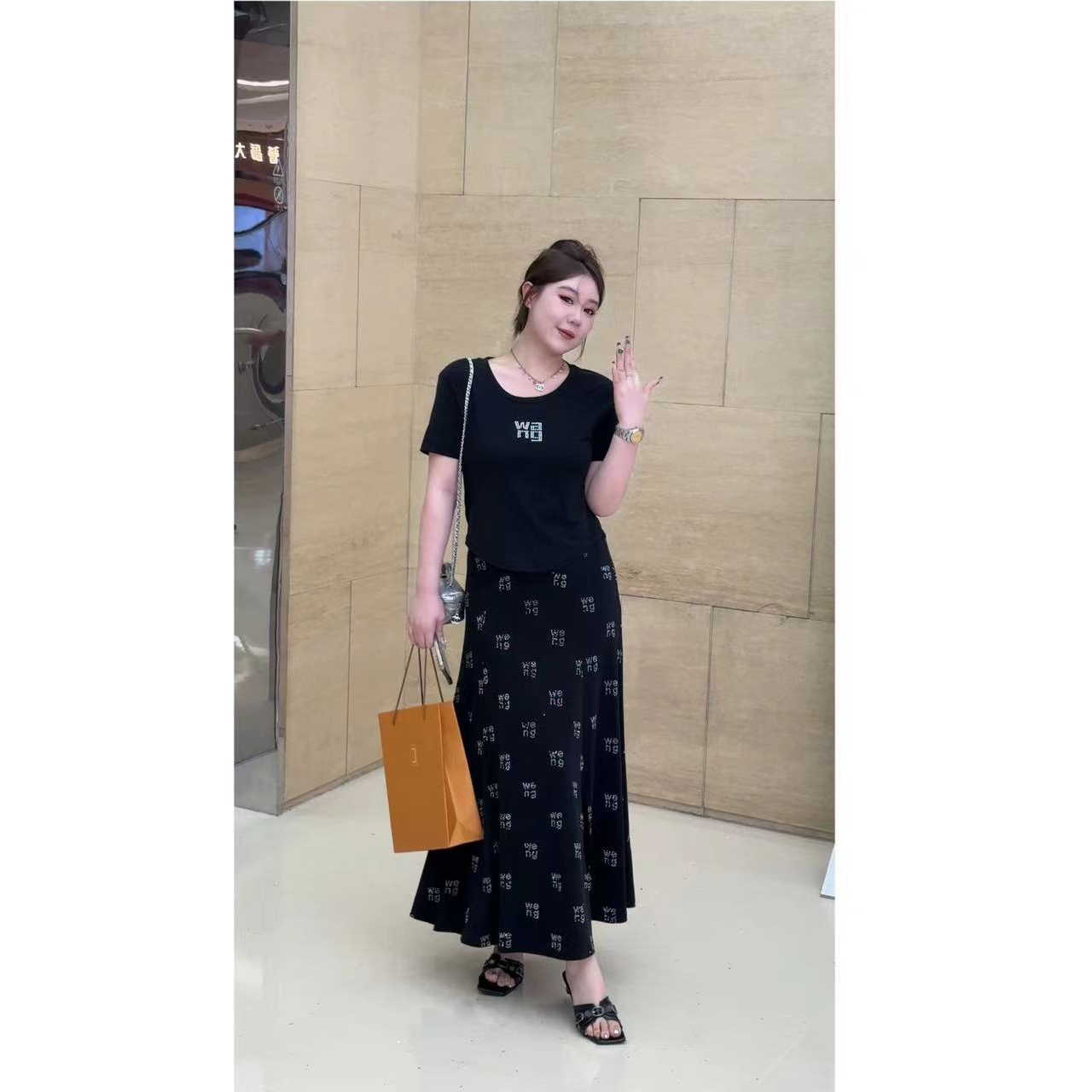 琪琪怪怪大码女装【派对专场】高级感烫钻字母上衣+半身裙T13843QD