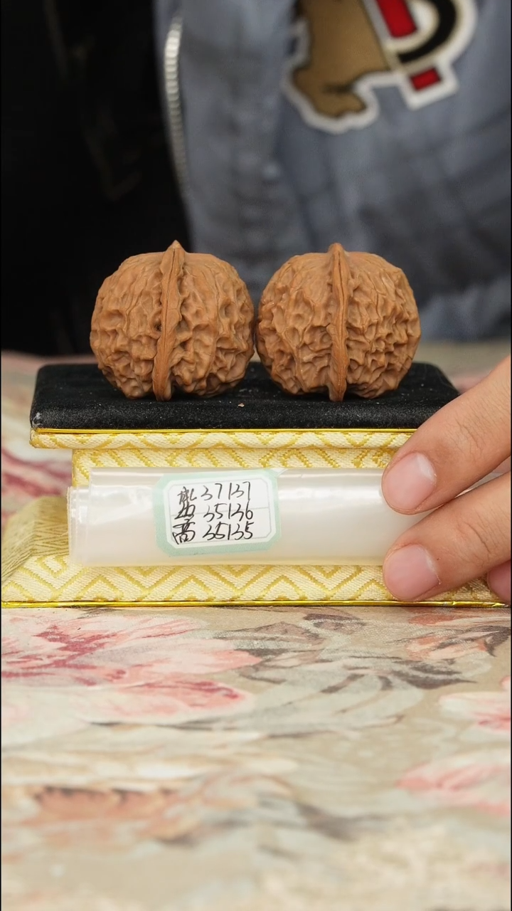 【闪购商品】文玩核桃把件非嫁接元宝