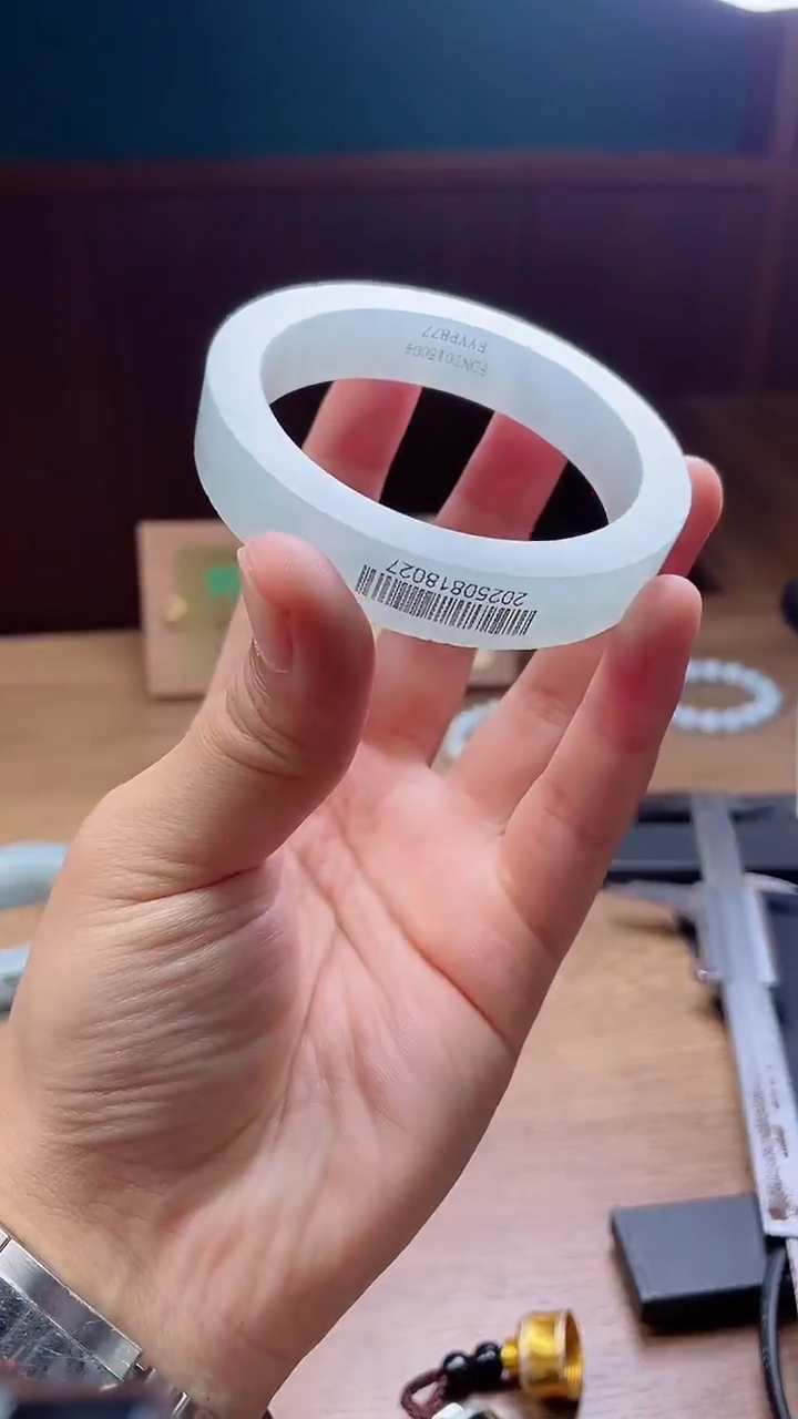 未镶嵌手镯定制翡翠?****?定制