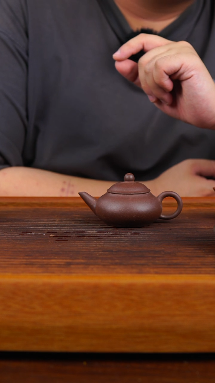 茶壶紫砂紫泥扁芭乐壶85CC