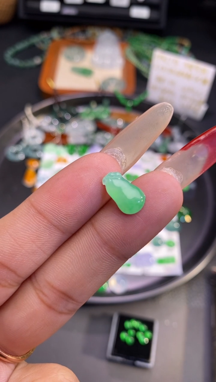 【闪购商品】翡翠挂件未镶嵌瓜瓜