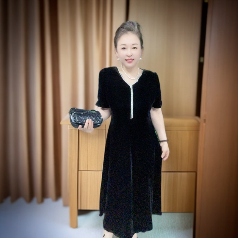 666256丝绒气质连衣裙重工钻（不可以机洗）