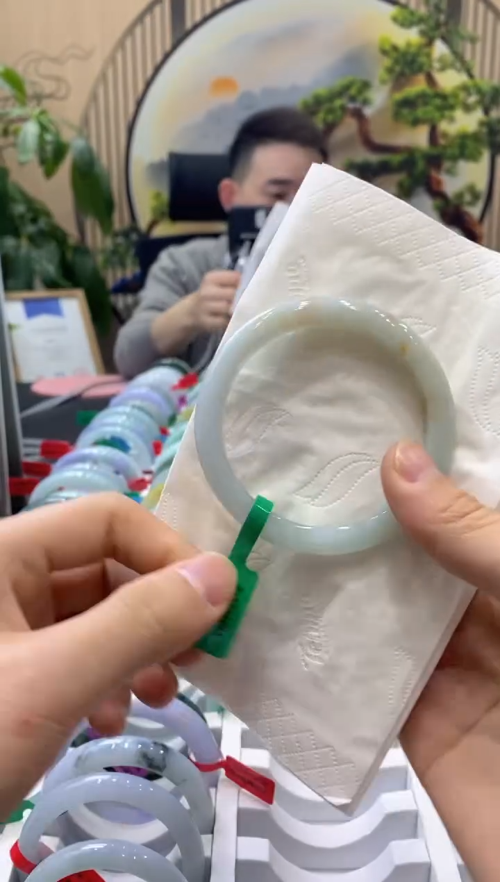 【闪购商品】翡翠手镯未镶嵌000013391