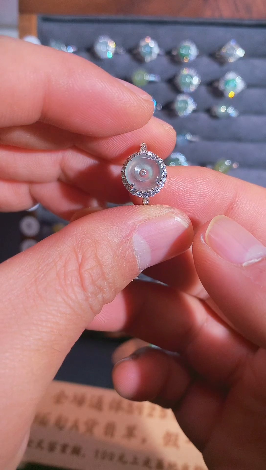 银S925镶嵌戒指翡翠辛**?S925银镶翡翠平安扣女饰品