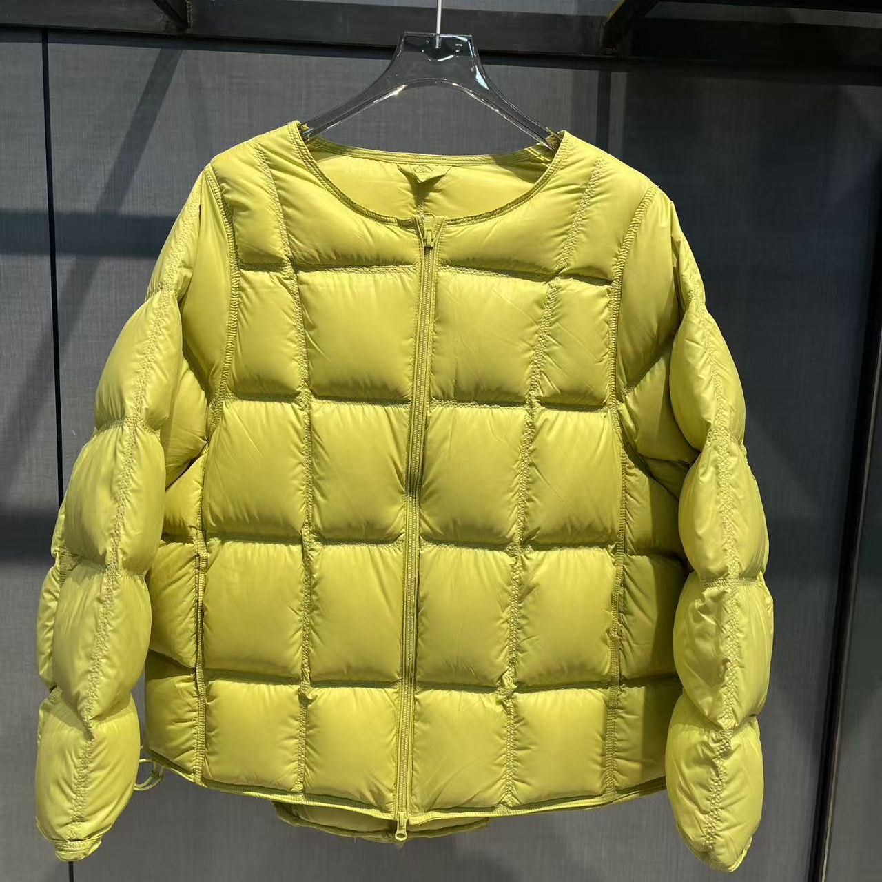 泡芙2025冬装新款加厚方格圆领超轻短款白鸭绒外套2513