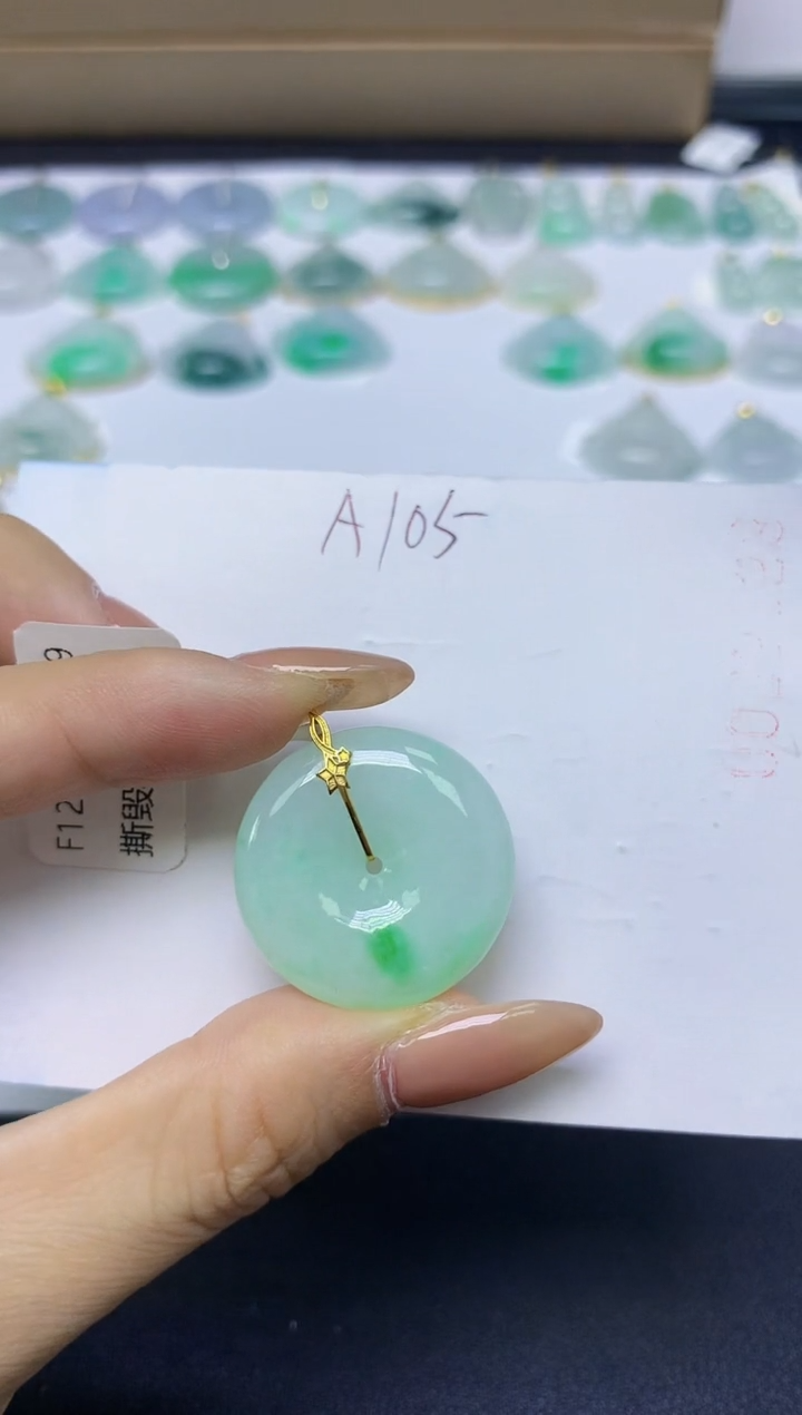 颈饰18K金镶嵌翡翠天然缅甸A货翡翠百元以上9元证书费自理