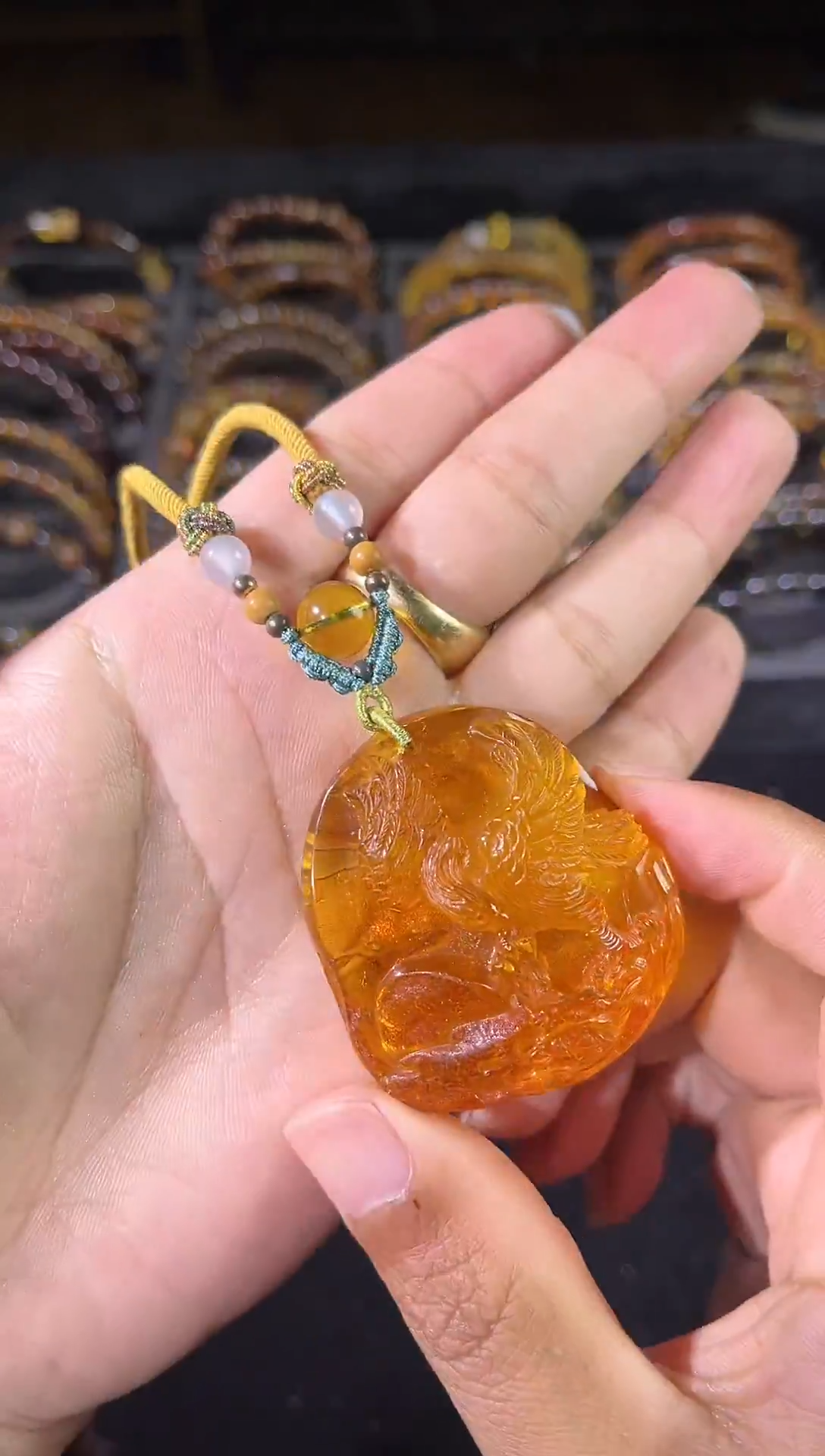 琥珀颈饰未镶嵌波罗的海金绞蜜大展鸿图吊坠26g