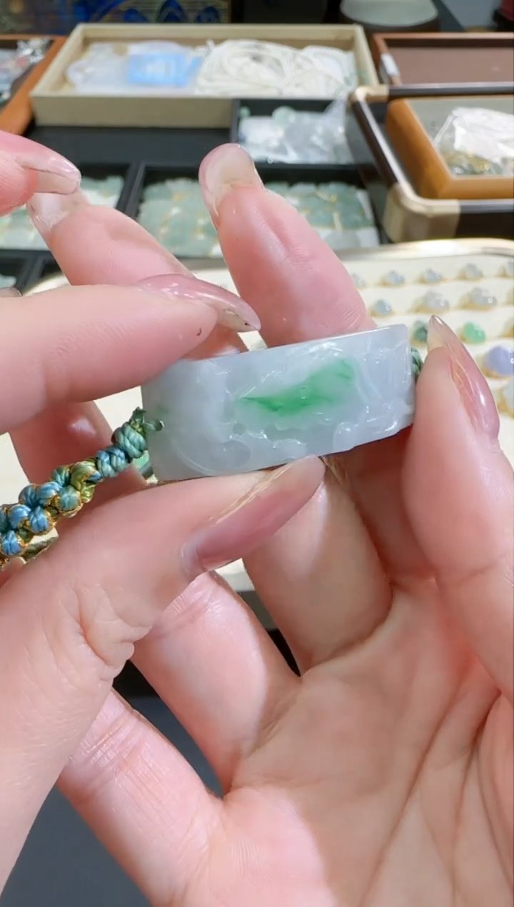 【闪购商品】翡翠颈饰未镶嵌25021063