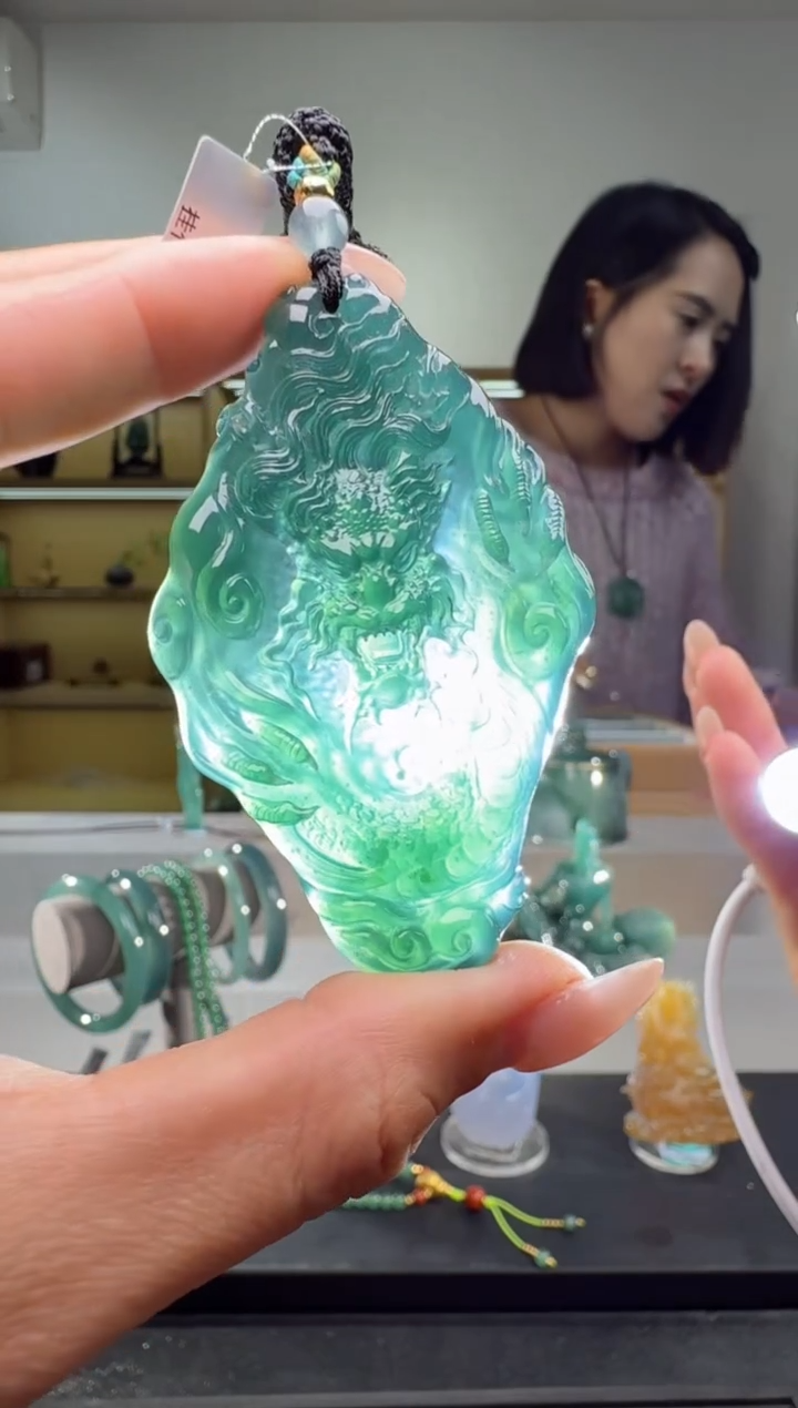 吊坠(不含链)未镶嵌翡翠龙牌