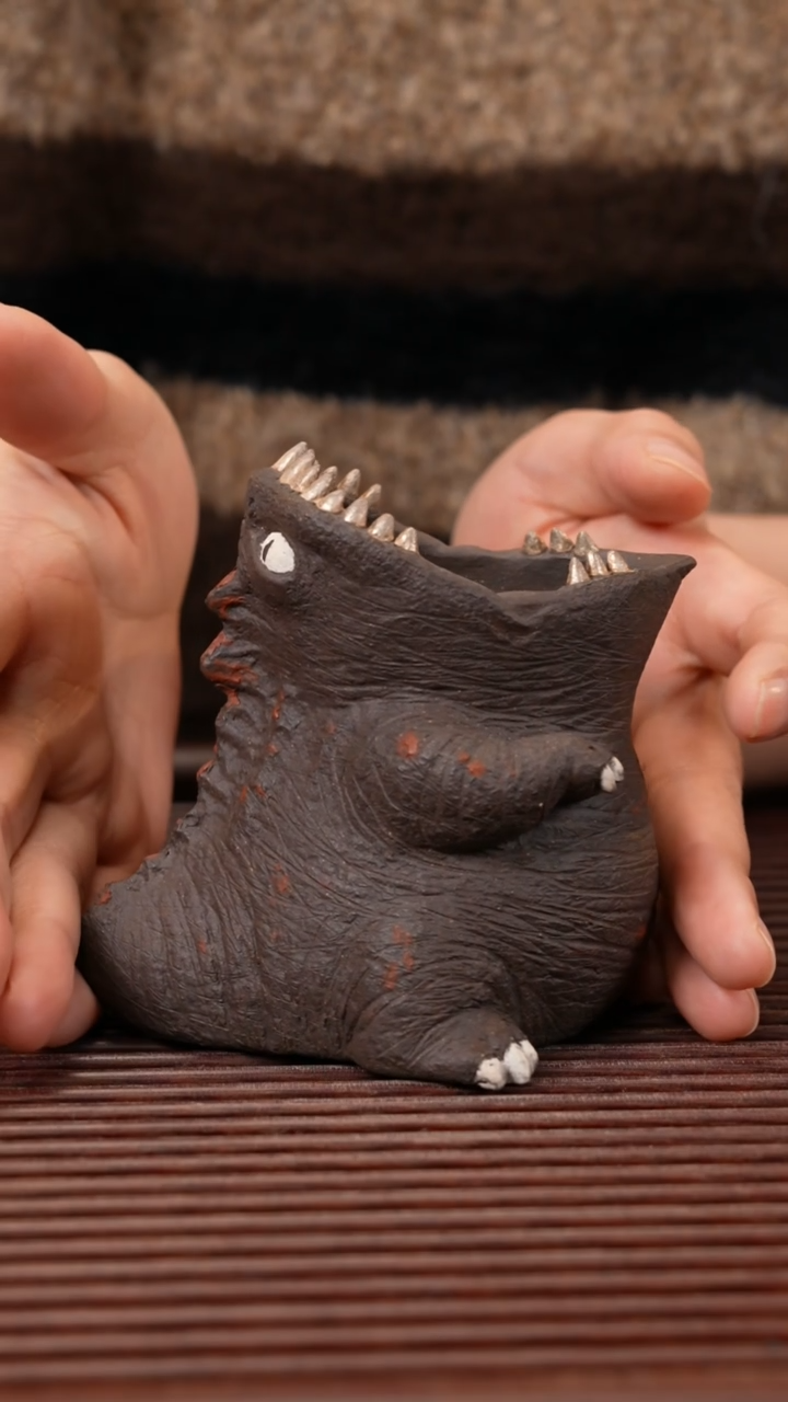 【闪购商品】紫砂茶宠哥斯拉公杯