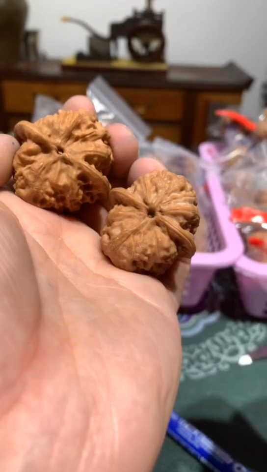 【闪购商品】文玩核桃吊坠野狼核桃