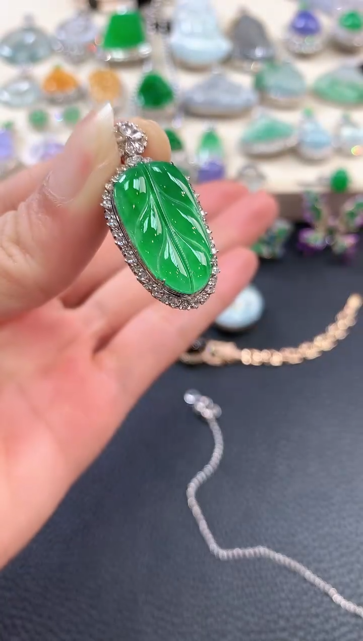 【闪购商品】翡翠吊坠(不含链)18K金镶嵌m39       