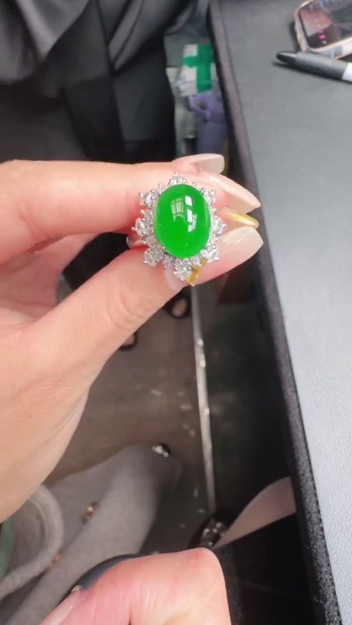 未镶嵌定制翡翠A货有轻微色差属于正常现象，戒指1