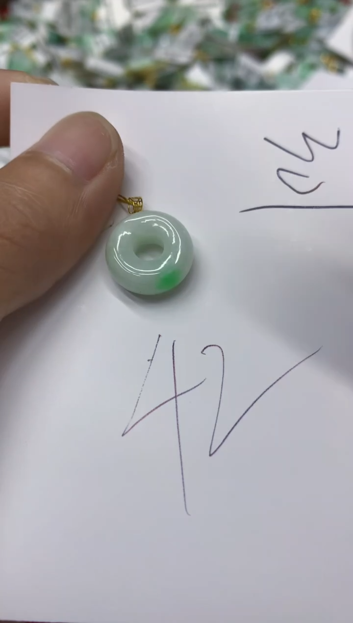 翡翠18K金镶嵌颈饰翡翠