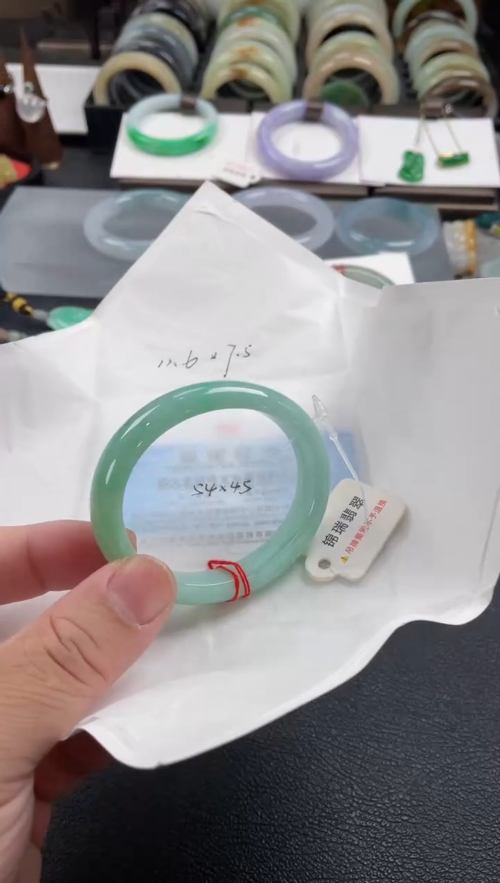 【闪购商品】翡翠手镯未镶嵌54贵妃