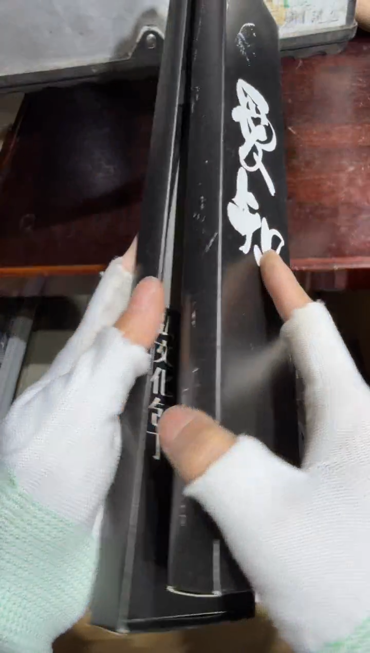 8新泥****2 999   中古商品，瑕疵品，不保好坏。