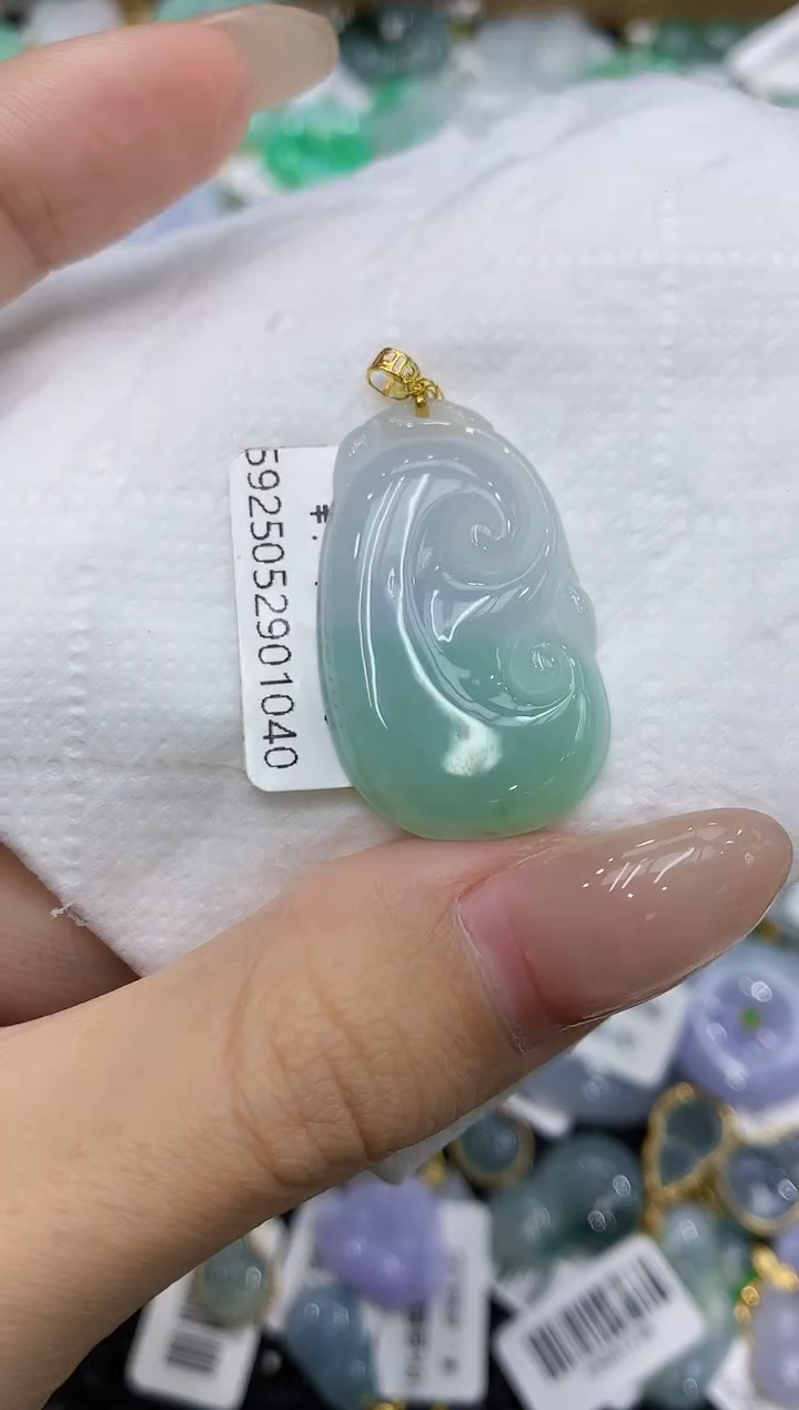 翡翠18K金镶嵌颈饰111111111111