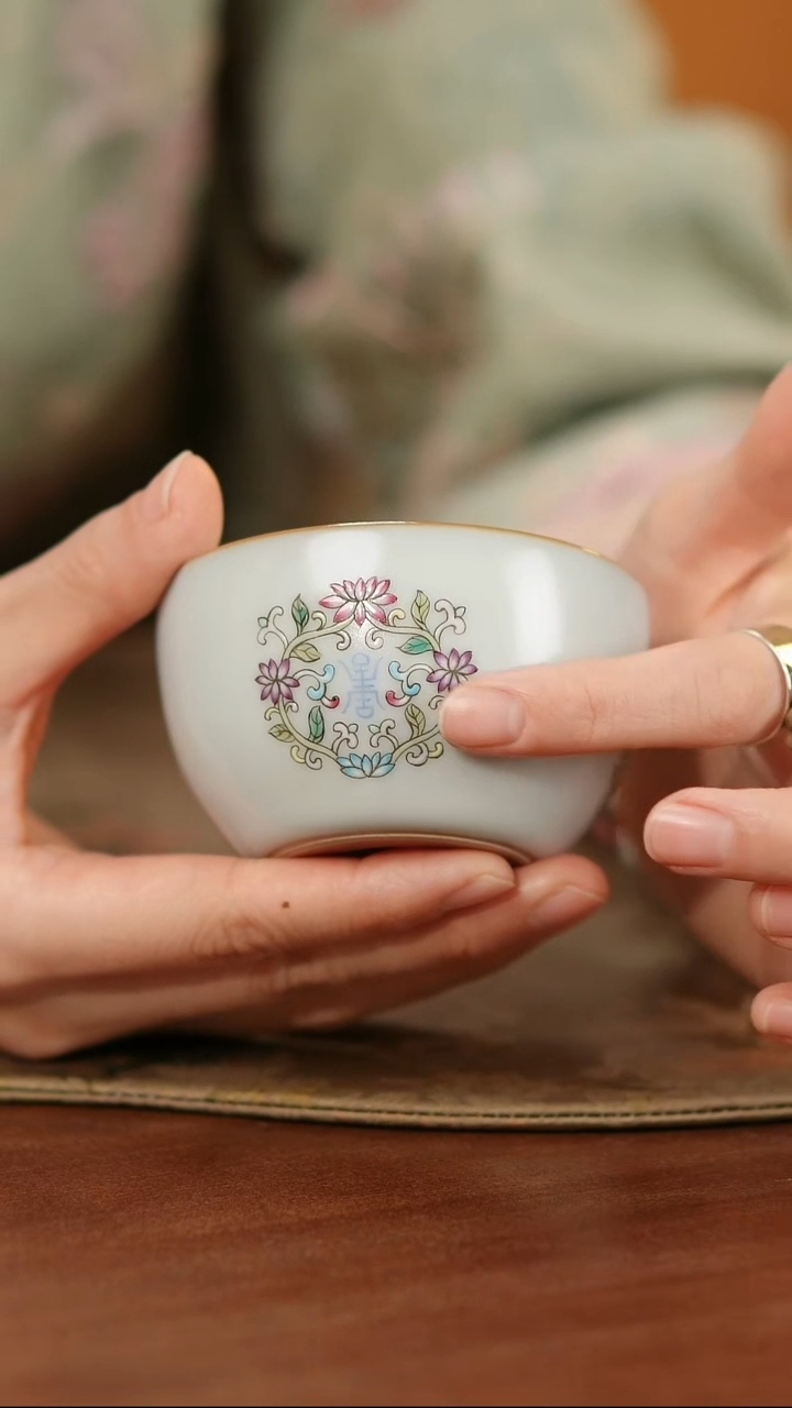 善窑厂汝窑粉彩寿字符主人杯