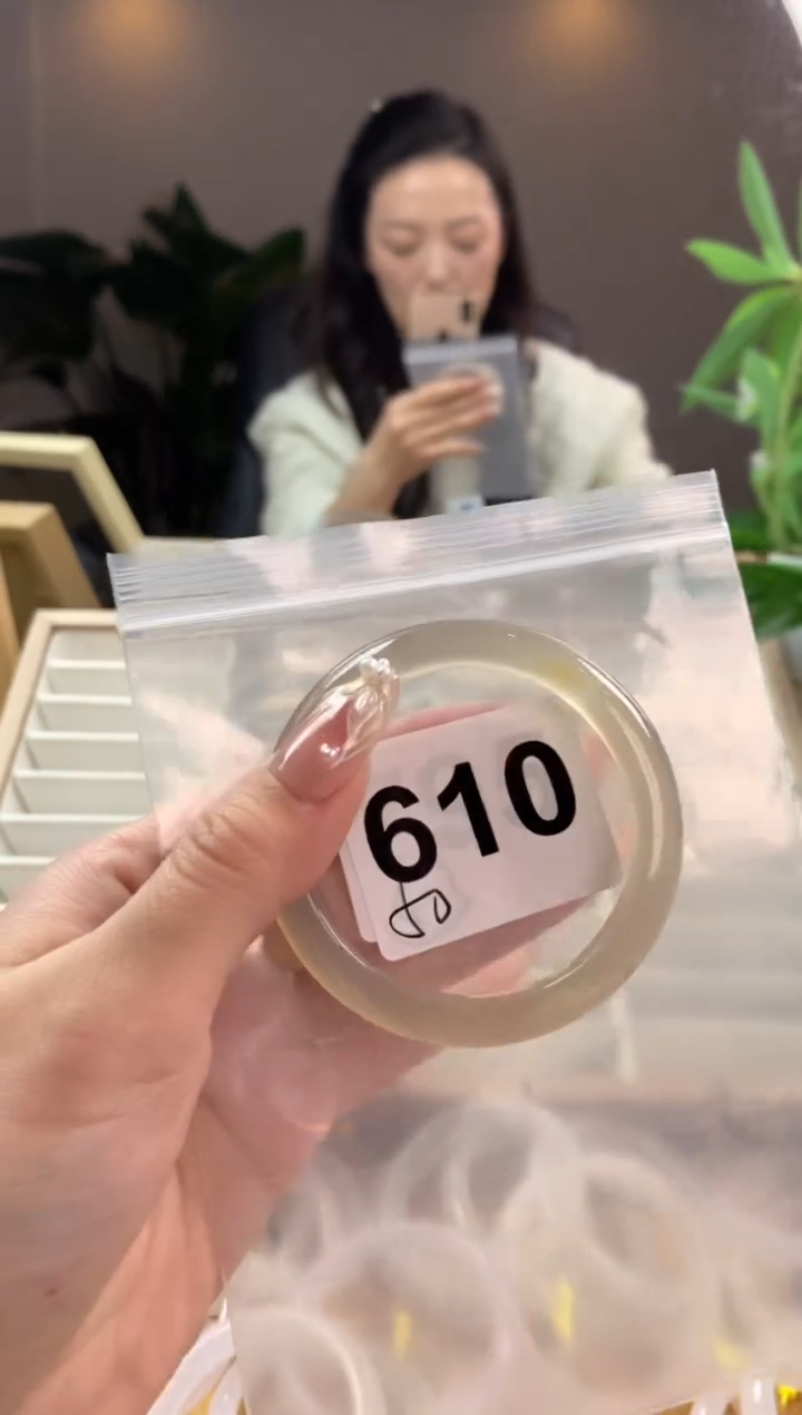 【闪购商品】玛瑙/玉髓手镯未镶嵌610