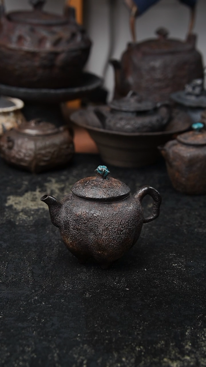 浟庐手捏三足青铜壶120cc