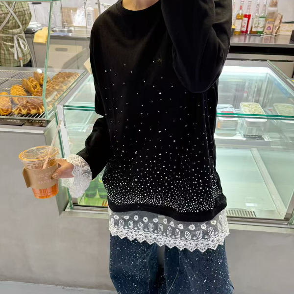 5953-大码简约满钻蕾丝大码百搭显瘦加长盖臀甜美质感衫