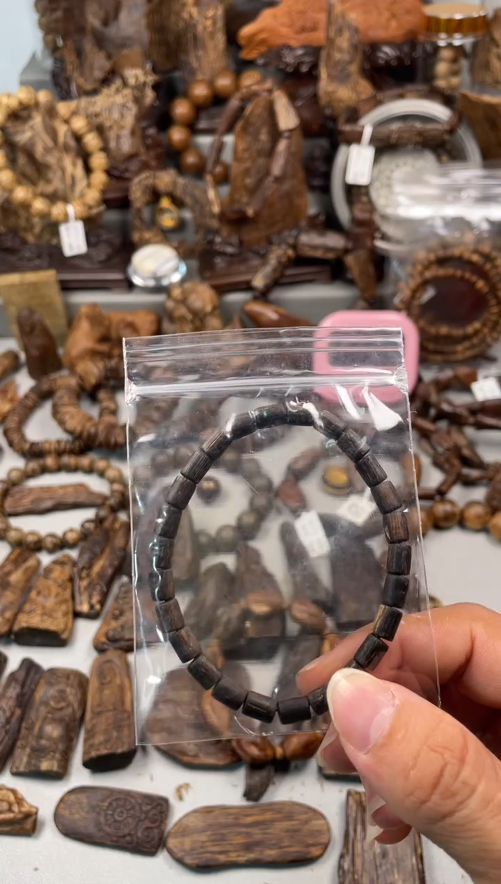 沉香碎屑沉香于* 文莱 沉香  