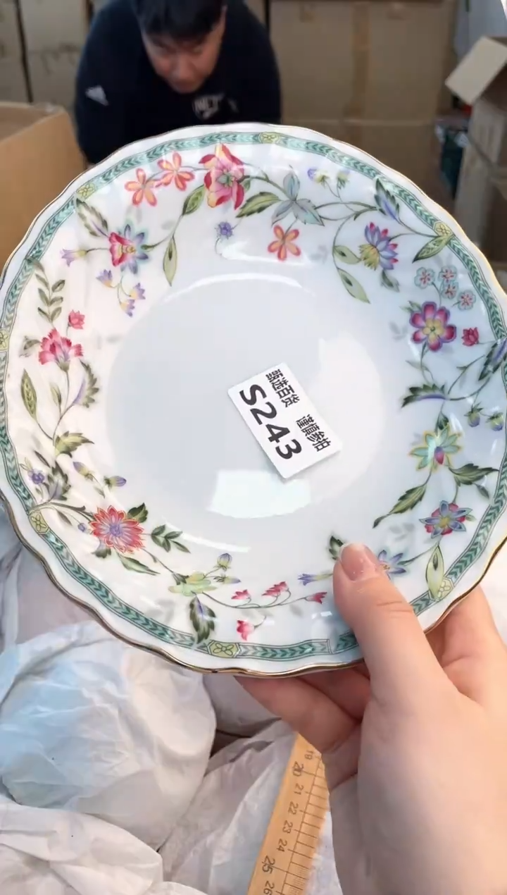 盘子小**水如图所示 米妮甄选