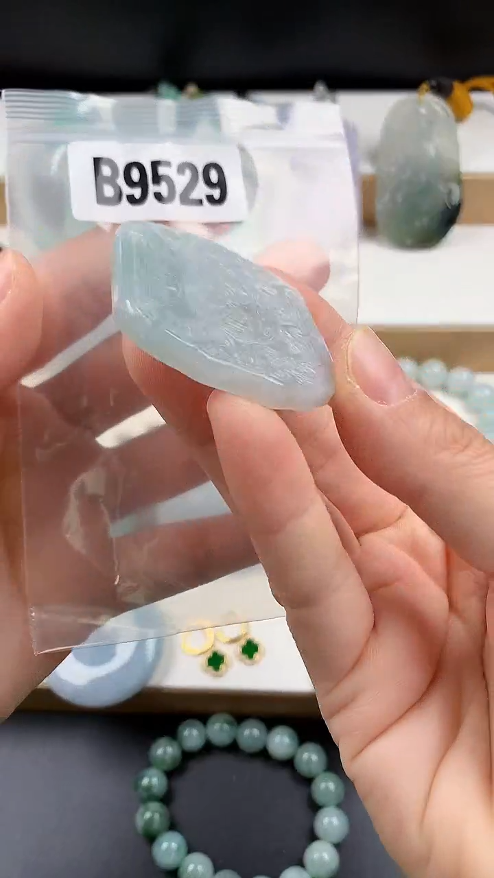 颈饰未镶嵌翡翠天然翡翠吊坠挂件
