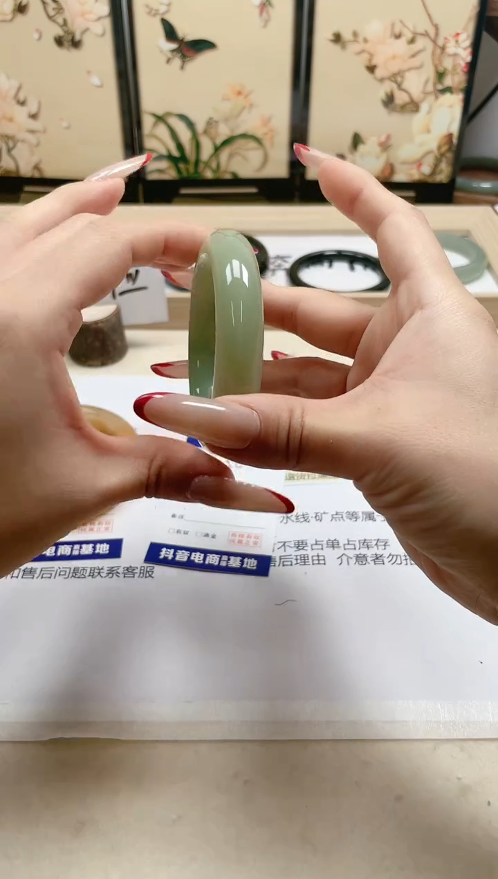 【闪购商品】石英质玉手镯未镶嵌52/51