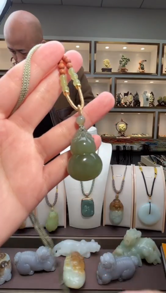 颈饰未镶嵌和田玉苏