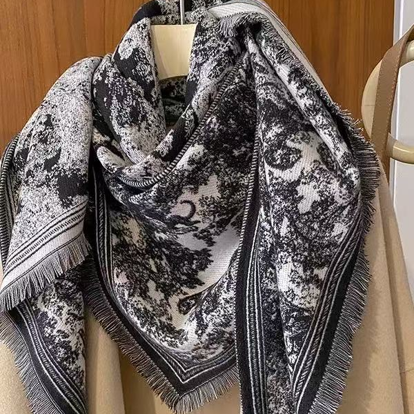 粉丝福利三角巾流苏披肩提花围巾女百搭