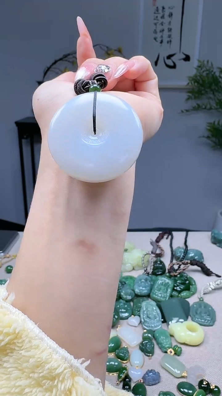 未镶嵌和田玉挂件1