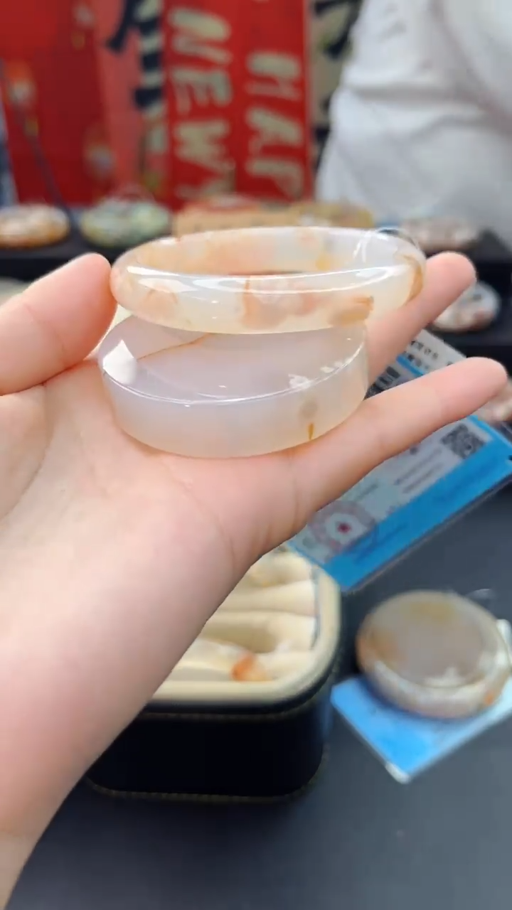 【闪购商品】石英质玉手镯未镶嵌赠送镯心（圈口55