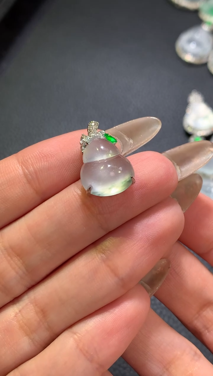 【闪购商品】翡翠颈饰18K金镶嵌葫芦