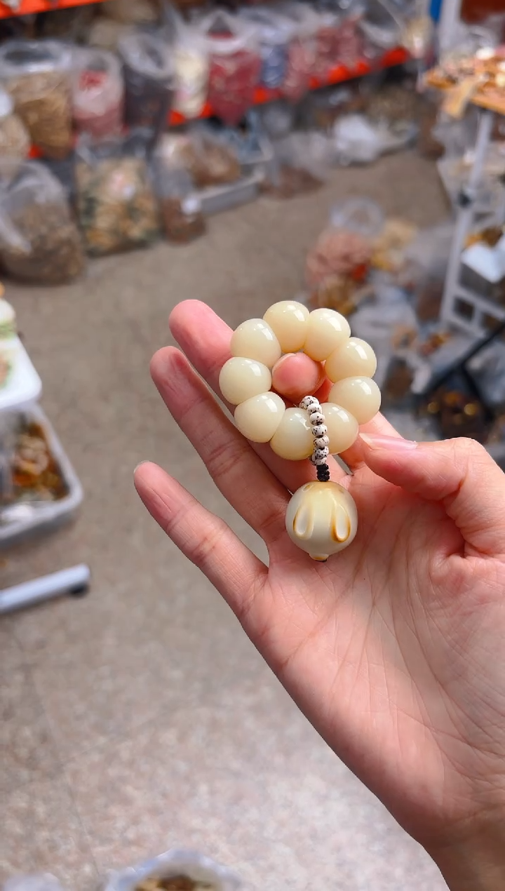 吊坠菩提根/象牙果荔枝栋手捻  馒头兔