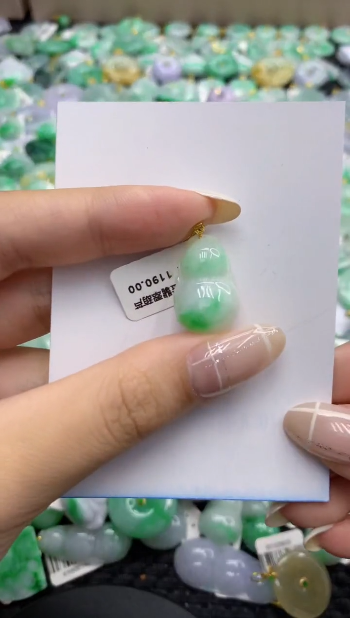 翡翠18K金镶嵌颈饰天然缅甸翡翠A货