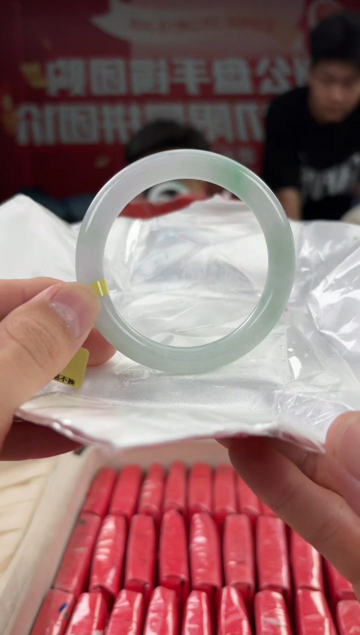 翡翠未镶嵌手镯（圆镯）1手镯