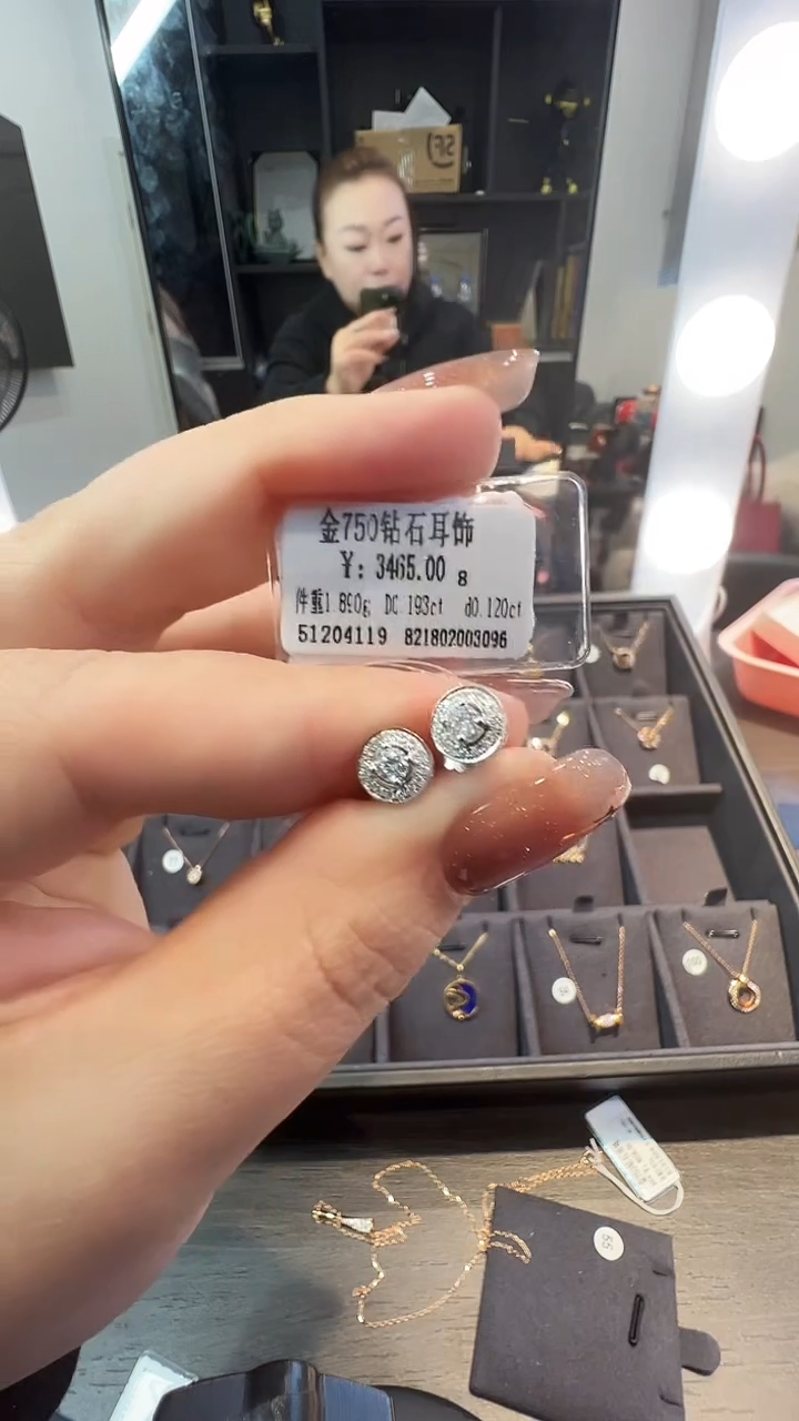 18K金镶嵌耳饰钻石天然真金真钻