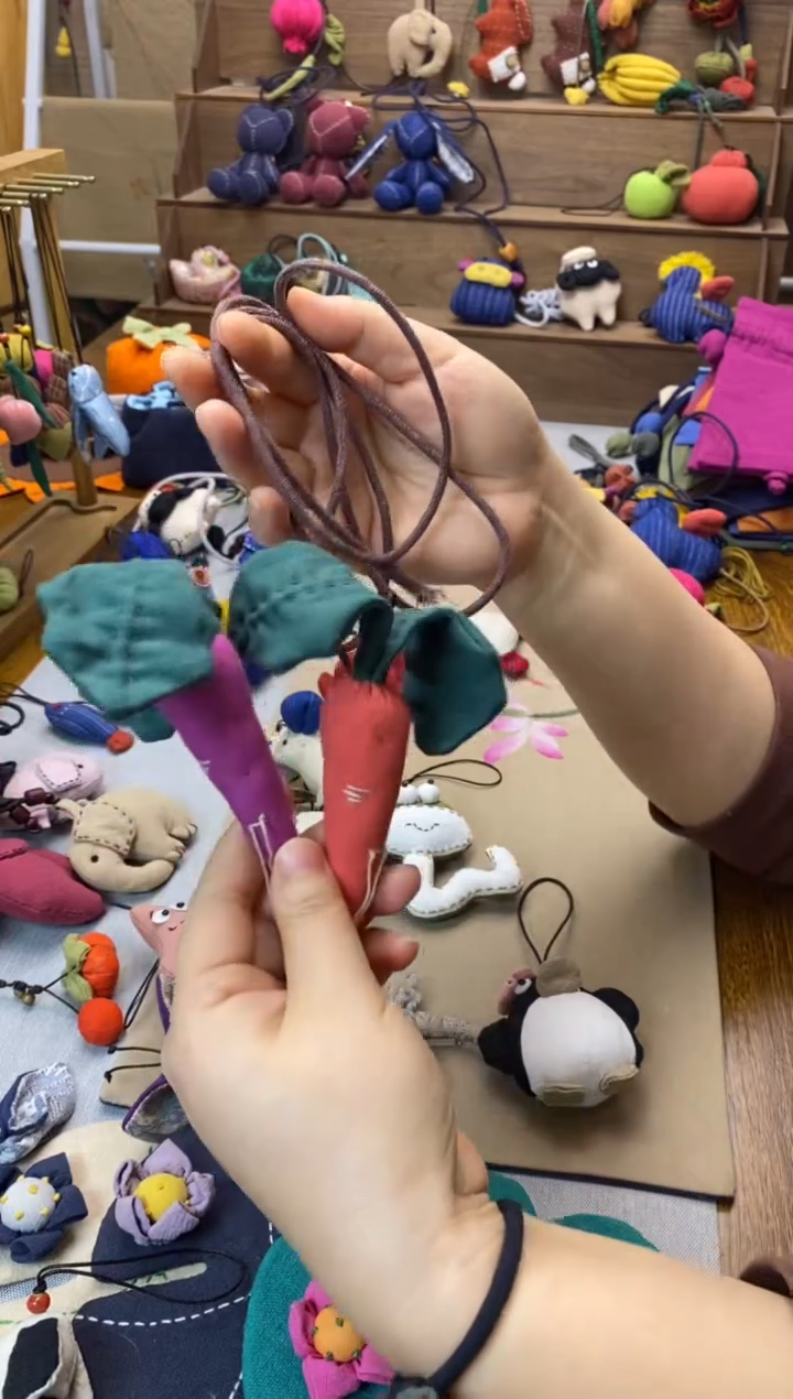 胡萝卜+紫萝卜+咖色布绳