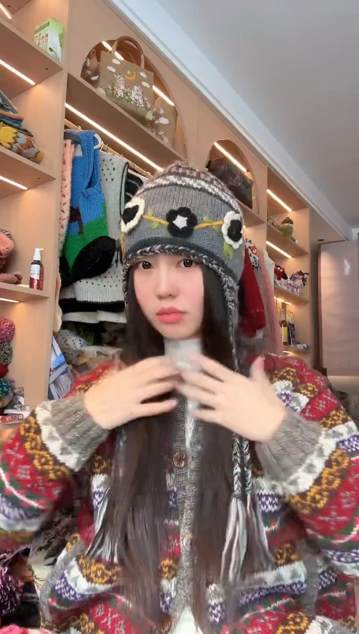 羊毛灰色立体花护耳帽