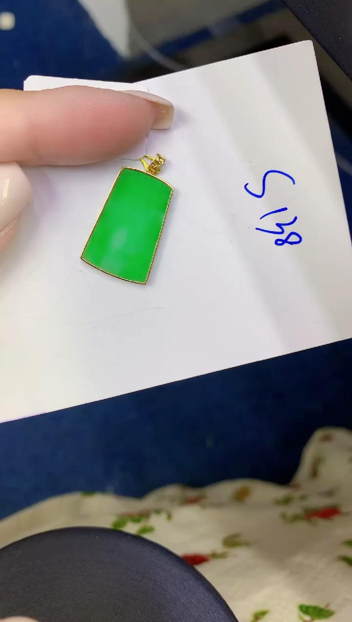 颈饰18K金镶嵌翡翠缅甸天然翡翠A货