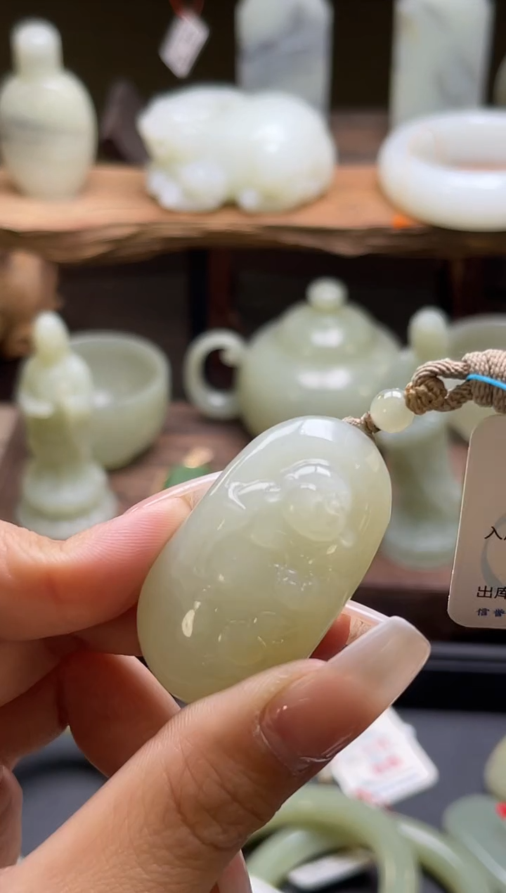 【闪购商品】和田玉吊坠未镶嵌且末金山糖青白佛公随形821402
