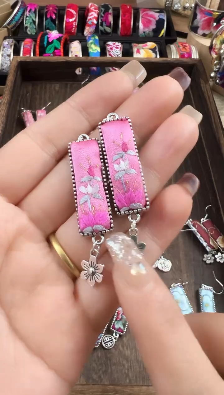【闪购商品】织绣民族风老绣饰品392