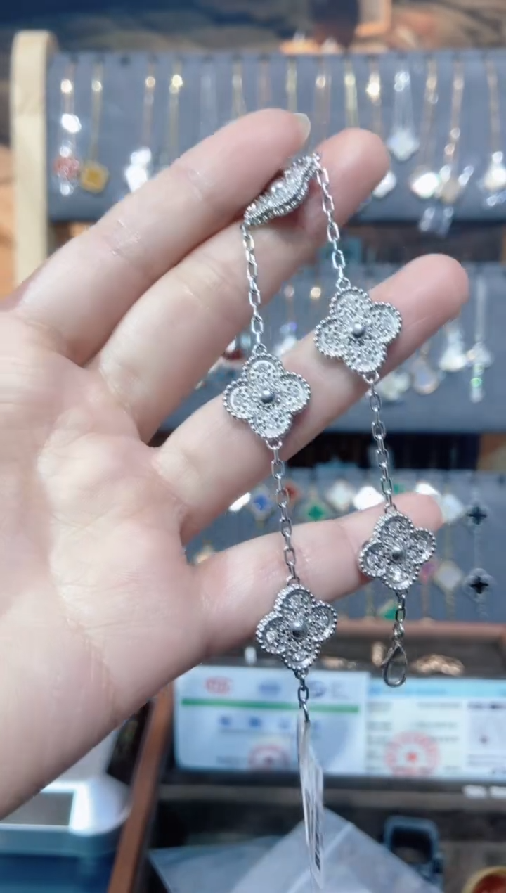 18K金镶嵌手链钻石凡****)钻石K白满钻五花