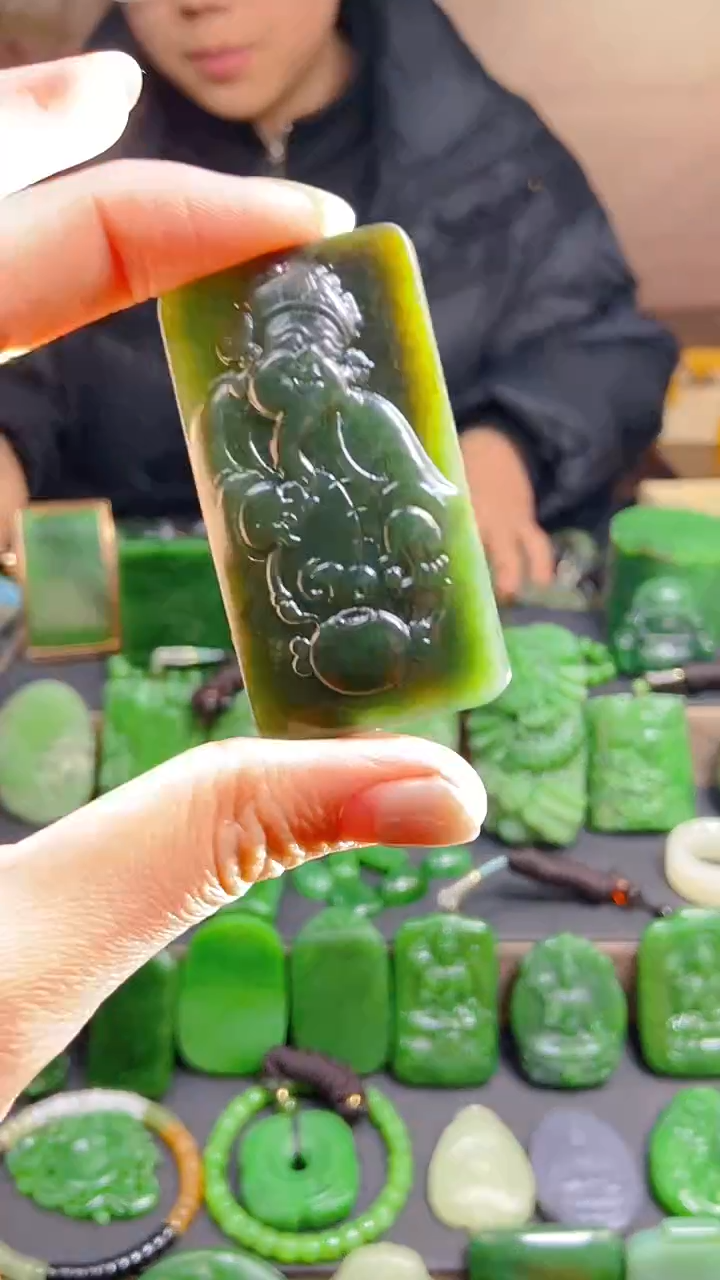 颈饰未镶嵌和田玉1