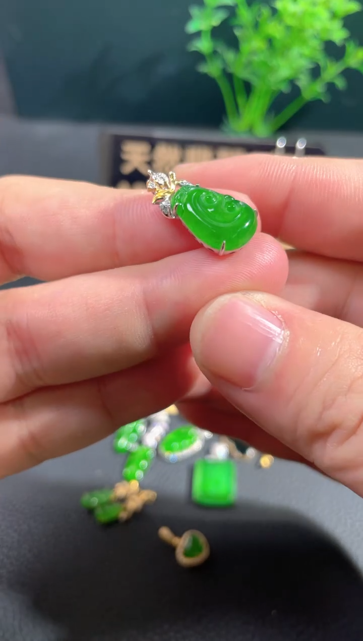 【闪购商品】翡翠颈饰18K金镶嵌翡翠