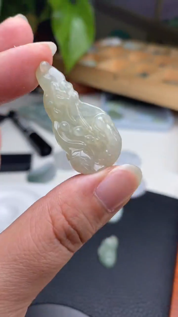 【闪购商品】翡翠挂件未镶嵌悟道